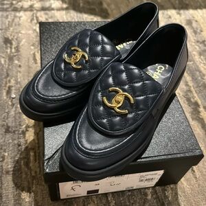 Chanel Lambskin Quilted CC Turnlock lambskin size 38 Navy